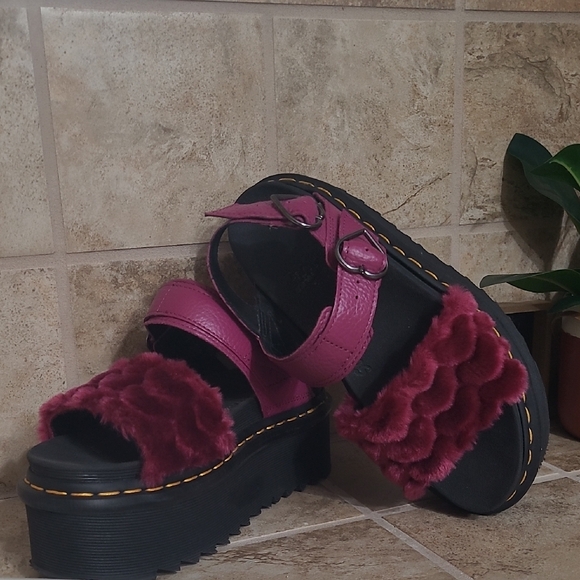 Dr Martens Voss Quad fluffy heart sandals in Pink Milled Nappa Size 7 Like New - Picture 11 of 15